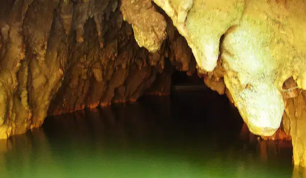 Пещерите Вайтомо