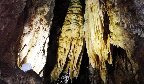 Ново осветление за Родопските пещери