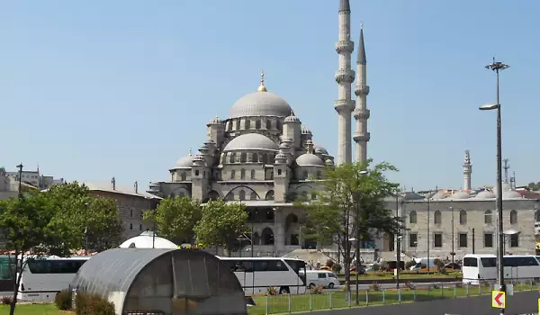 Джамия Йени Ками, Истанбул
